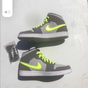 Jordan 1 mid Grey/VOLT BRAND NEW